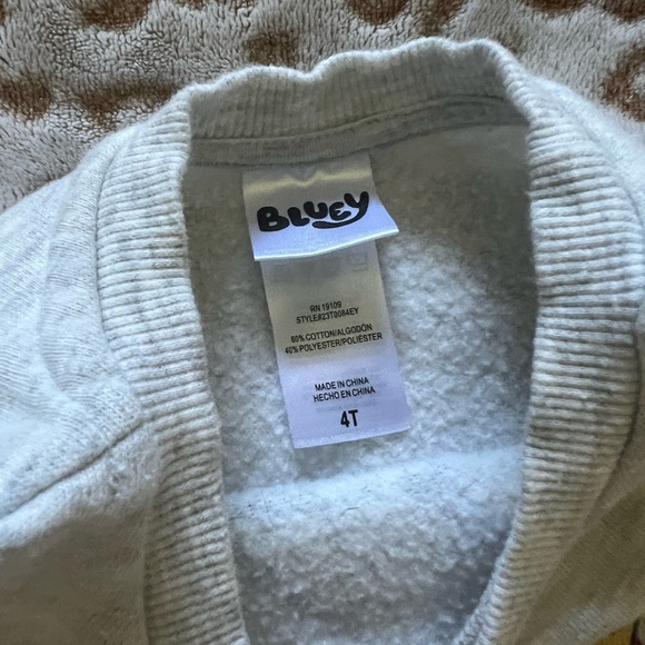 Bluey Smoochy Kiss Sweatshirt - Picture 2 of 2